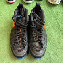 Load image into Gallery viewer, Nike Knicks Foamposites Size 10
