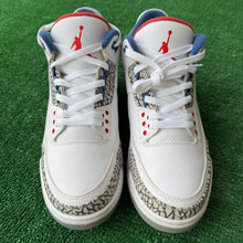 Load image into Gallery viewer, Jordan True Blue 3s Size 9
