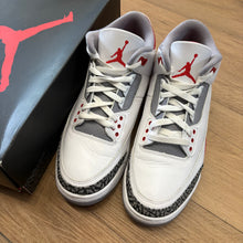 Load image into Gallery viewer, Jordan Fire Red 3s Size 9
