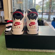 Load image into Gallery viewer, Jordan Carmine 6 Size 9.5
