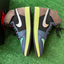 Load image into Gallery viewer, Jordan Bio Hack 1s Size 6.5Y
