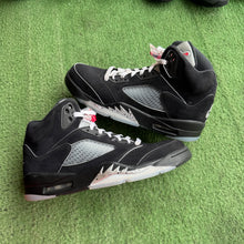 Load image into Gallery viewer, Jordan Reimagined Metallic 5 Size 8.5
