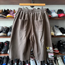 Load image into Gallery viewer, Vale 3/4th Sweat Shorts
