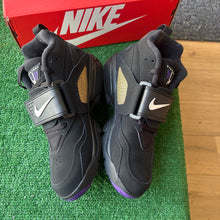 Load image into Gallery viewer, Nike Ravens Diamond Turfs Size 10.5
