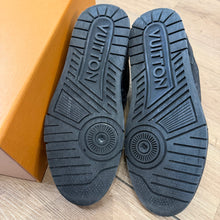 Load image into Gallery viewer, Louis Vuitton Trainers Size 7UK
