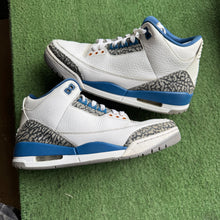 Load image into Gallery viewer, Jordan Wizard 3s Size 9
