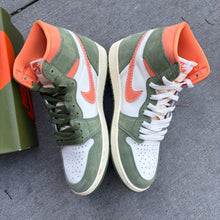 Load image into Gallery viewer, Jordan Celadon 1s Size 9.5

