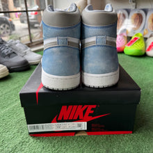 Load image into Gallery viewer, Jordan Hyper Royal 1 Size 10.5
