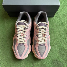 Load image into Gallery viewer, New Balance Pink Lavender 9060s Size 9.5

