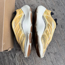 Load image into Gallery viewer, Yeezy Mono Safflower 700 V3s Size 10.5

