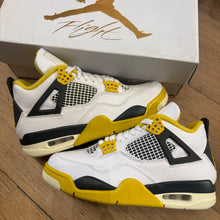 Load image into Gallery viewer, Jordan Yellow Sulfur 4s Size 8.5W/7M
