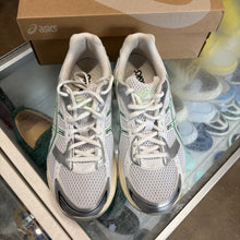 Load image into Gallery viewer, ASICS White Mint Tint Gel 1130s Size 9W/7.5M
