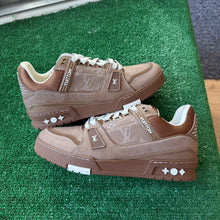Load image into Gallery viewer, Louis Vuitton Trainers Size 6.5UK
