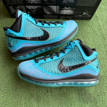 Load image into Gallery viewer, Nike LeBron All Star 7s Size 10
