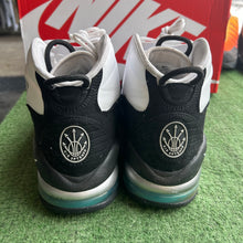 Load image into Gallery viewer, Nike White Teal Air Max Uptempo 95s Size 12
