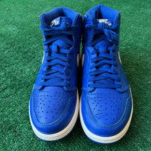 Load image into Gallery viewer, Jordan Hyper Royal 1s Size 9.5

