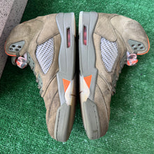 Load image into Gallery viewer, Jordan Olive 5s Size 10.5
