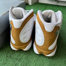 Load image into Gallery viewer, Jordan Wheat 13s Size 9
