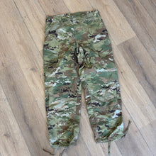 Load image into Gallery viewer, Vintage Camo Pants Size 33 x 30
