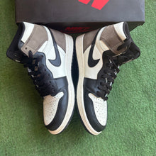 Load image into Gallery viewer, Jordan Mocha 1s Size 7.5
