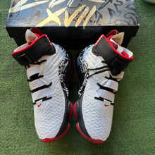 Load image into Gallery viewer, Nike LeBron Graffiti 17s Size 7
