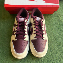 Load image into Gallery viewer, Nike Valentines Day Low Dunks Size 8.5
