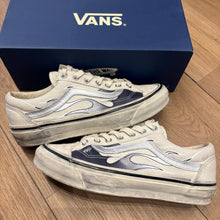 Load image into Gallery viewer, Vans Archive Flame LX Old Skools Size 7.5
