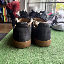 Load image into Gallery viewer, Maison Margiela Gaits Size 42
