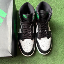 Load image into Gallery viewer, Jordan Lucky Green 1s Size 11
