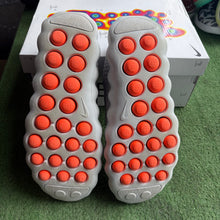 Load image into Gallery viewer, Nike Light Smoke Mind 002s Size 11
