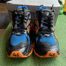 Load image into Gallery viewer, Balenciaga Runners Size 46
