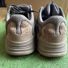 Load image into Gallery viewer, Adidas Yeezy Mauve Size 11
