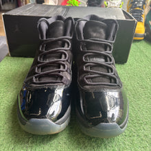 Load image into Gallery viewer, Jordan Cap and Gown 11s Size 10
