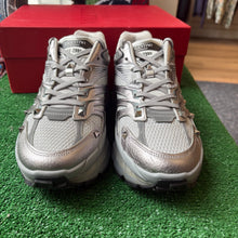 Load image into Gallery viewer, Valentino Low Runners Size 44
