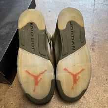 Load image into Gallery viewer, Jordan Olive 5 Size 5.5Y

