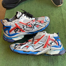 Load image into Gallery viewer, Balenciaga Runners Size 45
