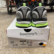 Load image into Gallery viewer, Saucony ProGrid Truimph 4s Size 9.5
