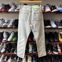 Load image into Gallery viewer, Off White Jeans Size 26
