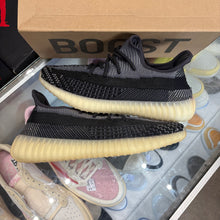 Load image into Gallery viewer, Yeezy Carbon V2 350s Size 9

