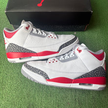 Load image into Gallery viewer, Jordan Fire Red 3s Size 9.5
