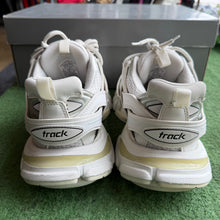 Load image into Gallery viewer, Balenciaga Tracks Size 39
