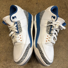 Load image into Gallery viewer, Jordan Wizard 3s Size 9.5
