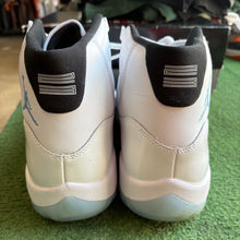 Load image into Gallery viewer, Jordan Legend Blue 11s Size 13
