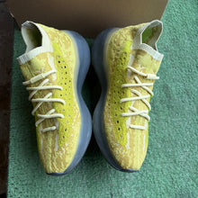 Load image into Gallery viewer, Adidas Yeezy Hylte 380s Size 9.5
