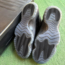 Load image into Gallery viewer, Jordan Cap And Gown 11s Size 8.5
