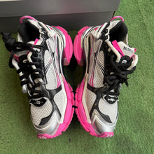 Load image into Gallery viewer, Balenciaga Runners Size 39
