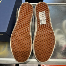 Load image into Gallery viewer, Vans Cocoa Pearlized Old Skool 36s Size 9
