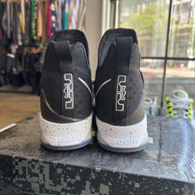 Load image into Gallery viewer, Nike Black White LeBron 14s Size 8
