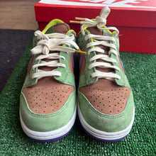 Load image into Gallery viewer, Nike Veneer Low Dunks Size 9.5

