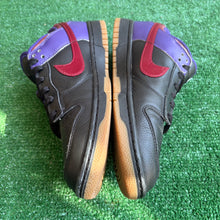 Load image into Gallery viewer, Nike Low Dunks Size 8
